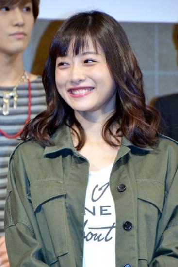 石原さとみ＆松下奈緒“姉妹”仲良く ドラマで「ペチャパイ！」「チビ！」