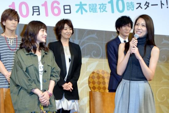 石原さとみ＆松下奈緒“姉妹”仲良く ドラマで「ペチャパイ！」「チビ！」