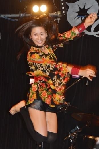 “かわいすぎるエアギター世界チャンピオン”名倉七海