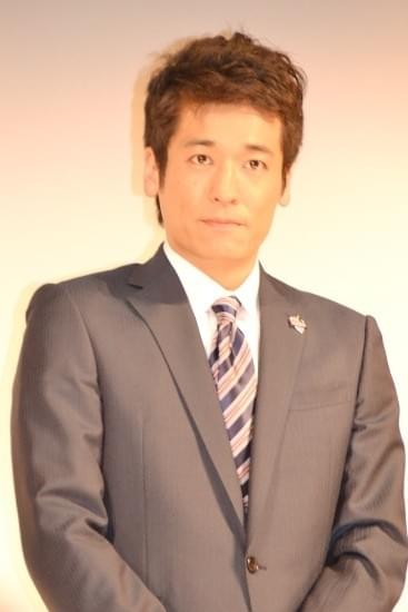 笑顔の桜満開！仲間由紀恵、新ドラマで佐藤隆太と夫婦漫才？