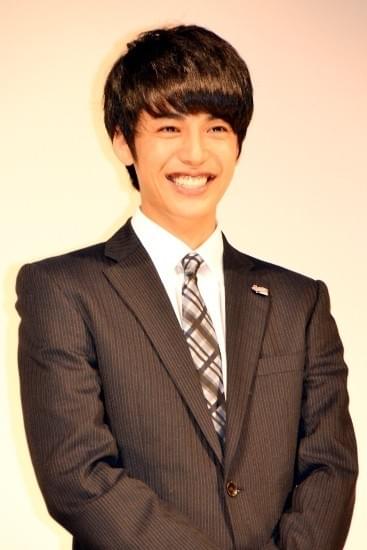 笑顔の桜満開！仲間由紀恵、新ドラマで佐藤隆太と夫婦漫才？