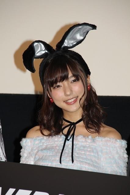 劇場版「パトレイバー」主演の真野恵里菜、バニー衣装でファン悩殺！