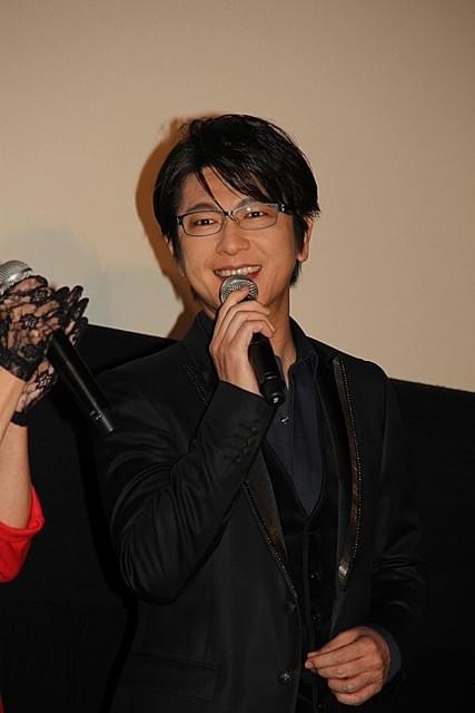 向井理、赤いワンピース姿の片桐はいりを「奇抜な人」とバッサリ