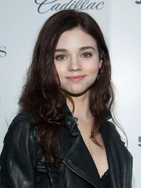 オリビア・ハッセーの娘インディア・アイズリー、現代版「眠れる森の美女」に