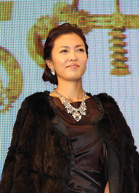 「くるみ割り人形」主演の有村架純、キティちゃんの生誕40周年をお祝い