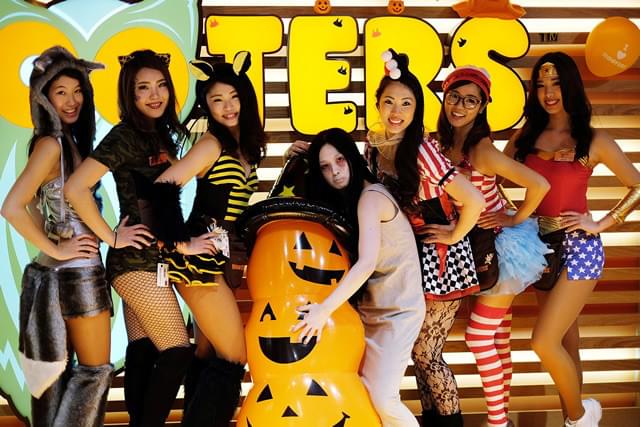 「呪怨」と「HOOTERS」のコレボレーション!?