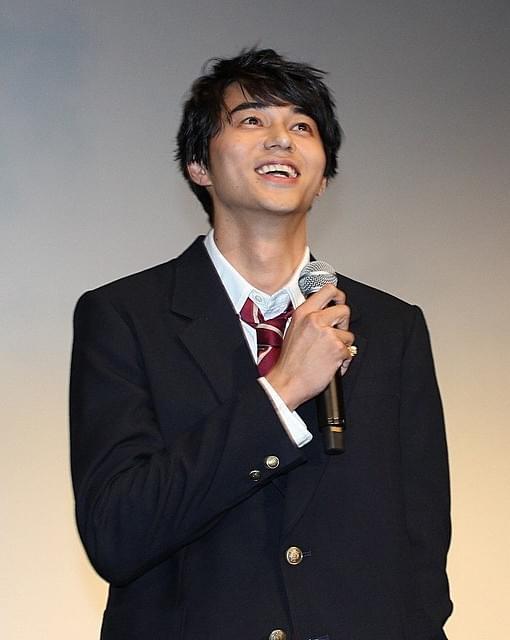 26歳・東出昌大、学生服ほめられ赤面「よせやい」