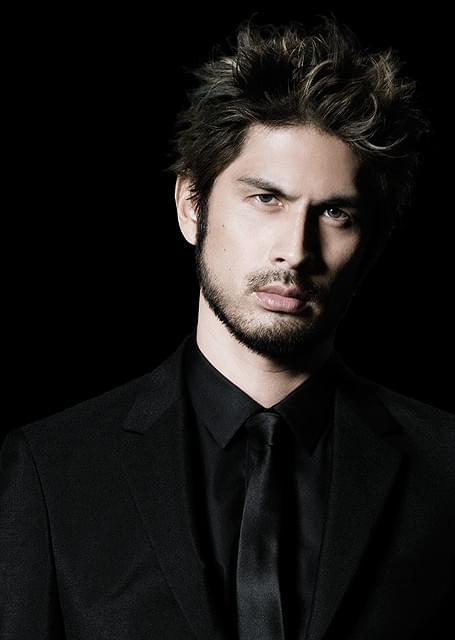 平井堅、名作ミュージカル「アニー」主題歌の「Tomorrow」をカバー