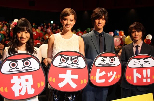 舞台挨拶に立った（左から）優希美青、 山崎紘菜、福士蒼汰、神木隆之介