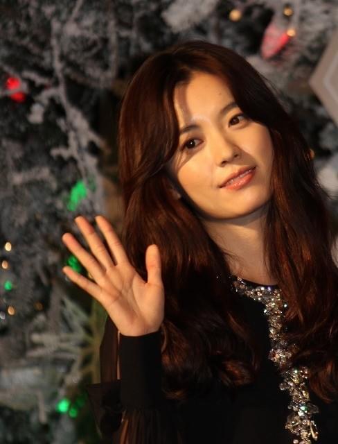 横浜みなとみらいに巨大クリスマスツリー、「MIRACLE デビクロくんの恋と魔法」とコラボ