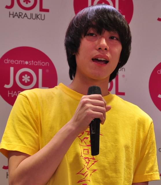 落合モトキ、ほぼ全裸の野村周平に触発され白目で熱唱を考案