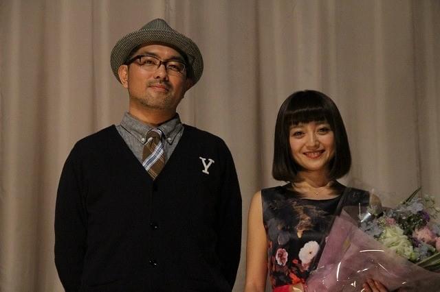 安達祐実、再婚後初の公の場に出席 左手薬指に指輪キラリ