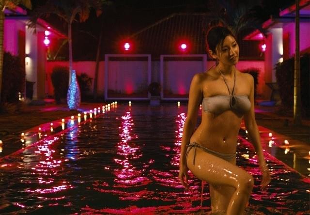 菜々緒「神様はバリにいる」でセクシービキニ姿を惜しげもなく披露