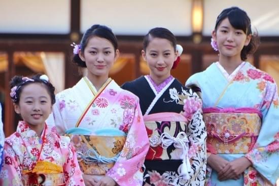 武井は赤、剛力は古典、忽那はブルー オスカー美女11人多彩に2015年へ