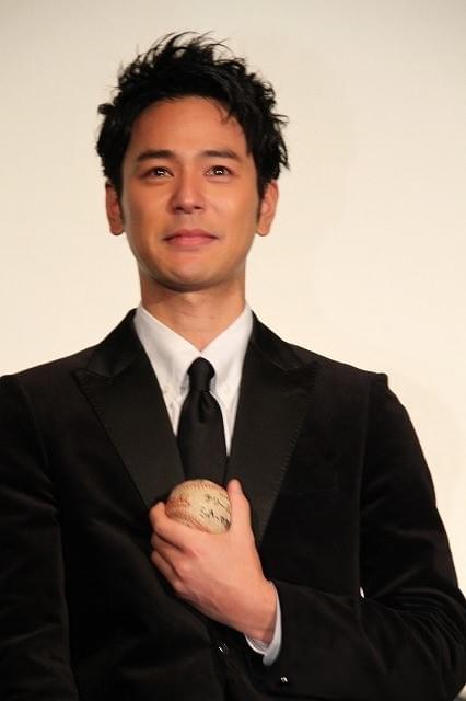 舞台挨拶で涙を見せた妻夫木聡