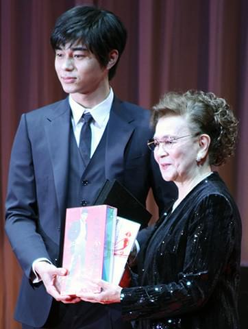 宮沢りえ、天国の母に思いはせ万感の主演女優賞「母がいたからこの場に立てる」