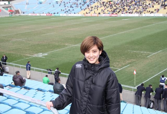 秩父宮競技場スタンドでも大人気の山崎紘菜