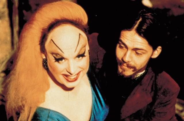 カルト作「ピンク・フラミンゴ」の一場面