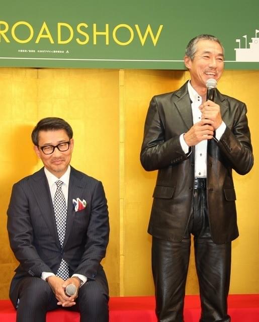 撮影を振り返る柳葉敏郎(右)と中井貴一