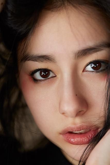 20歳の誕生日に写真集を発売する早見あかり