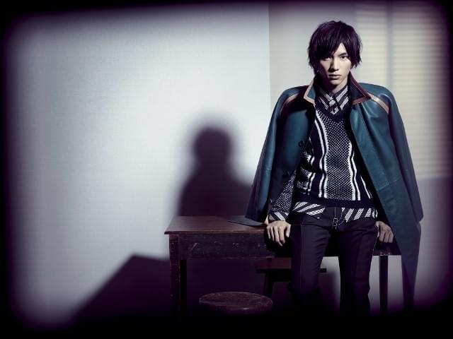 福士蒼汰がファッショナブルに登場！