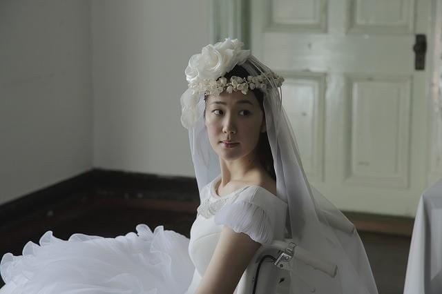 黒木華、ウエディングドレス姿を初披露！