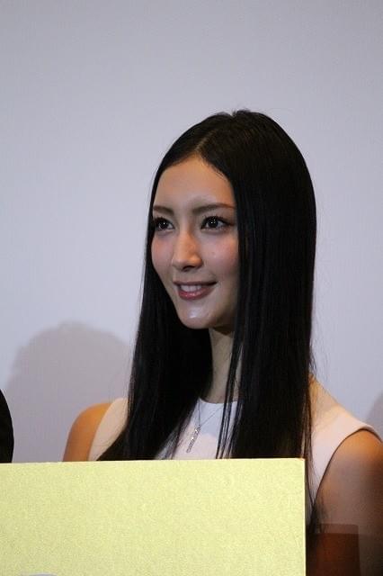 尾野真千子、菜々緒への男性陣の態度に不満顔