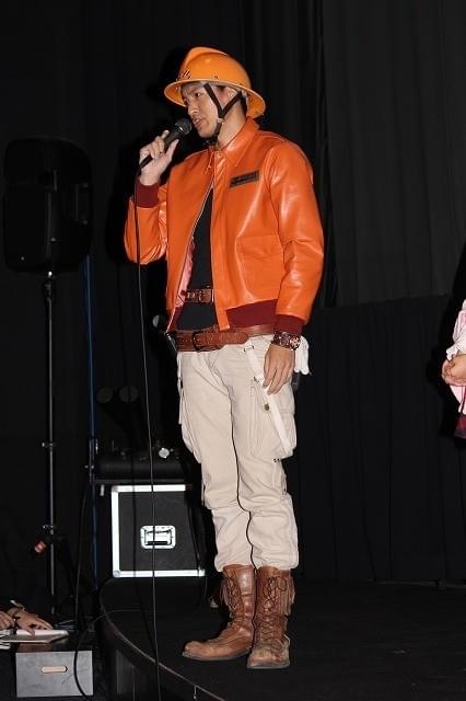 「トッキュウジャーVSキョウリュウジャー」新旧ヒーローがシリーズ20年目を祝福