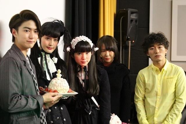 橋本愛と蒼波純がゴスロリ風衣装でダブル主演