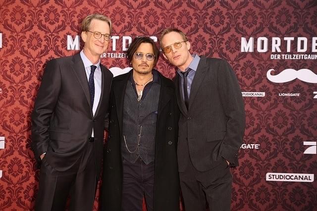 新作で美術商に扮したジョニー・デップ「盗まれるよりも、盗みたい」!?