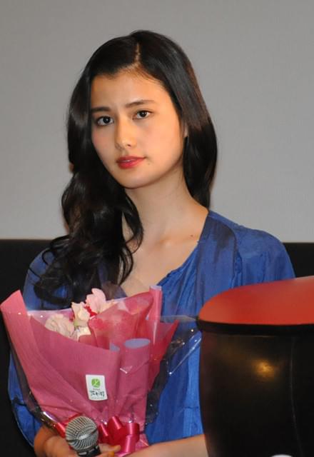 橋本愛「リトル・フォレスト」ロケ地に凱旋！地元民と餅つきランチ