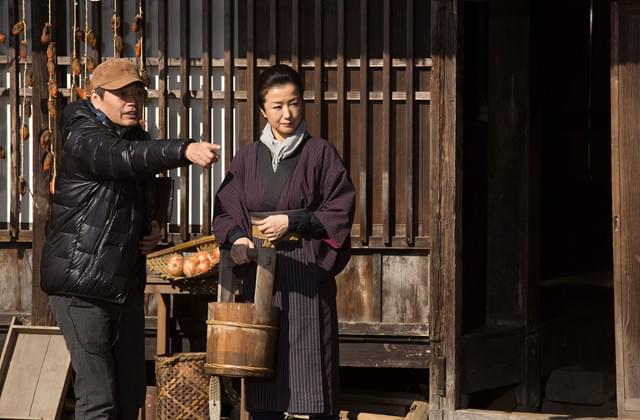 鈴木京香、もんぺ姿で7児の母を熱演！「おかあさんの木」映画化に主演