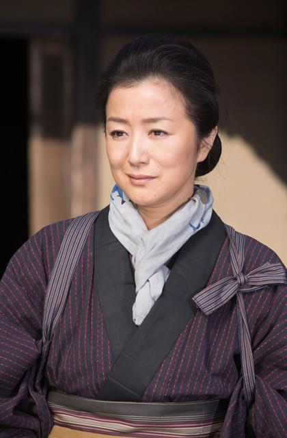 鈴木京香、もんぺ姿で7児の母を熱演！「おかあさんの木」映画化に主演