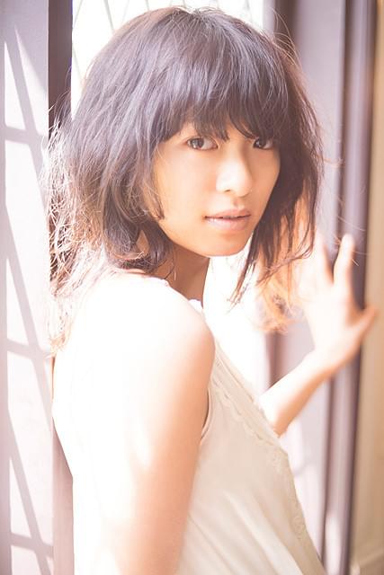 榮倉奈々、4年ぶり写真集「four seasons」が3月17日発売決定