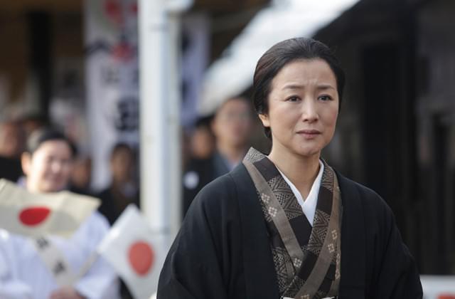 鈴木京香、出征する“息子”三浦貴大を痛切な表情で見送る 「おかあさんの木」撮影快調