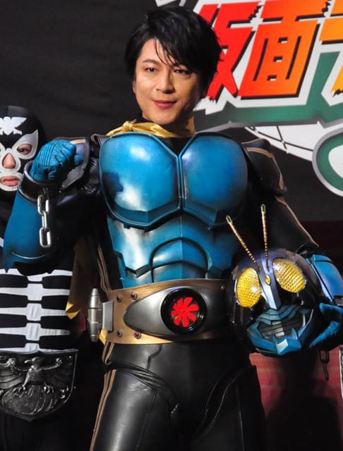 及川光博、仮面ライダー3号スーツ姿を披露「暑いです！」