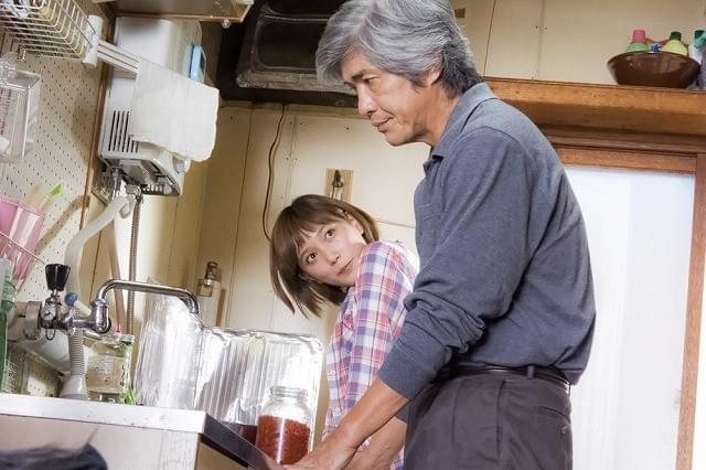 「起終点駅」佐藤浩市＆本田翼2ショット劇中カットを独占入手