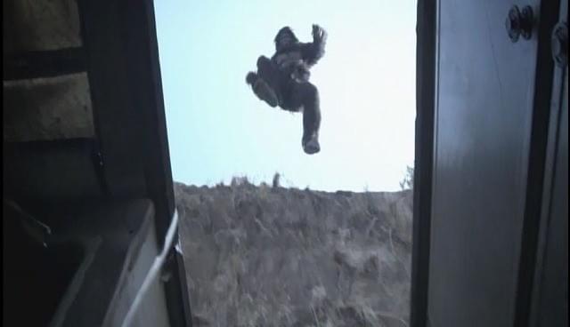 「イグジスツ 遭遇」の一場面