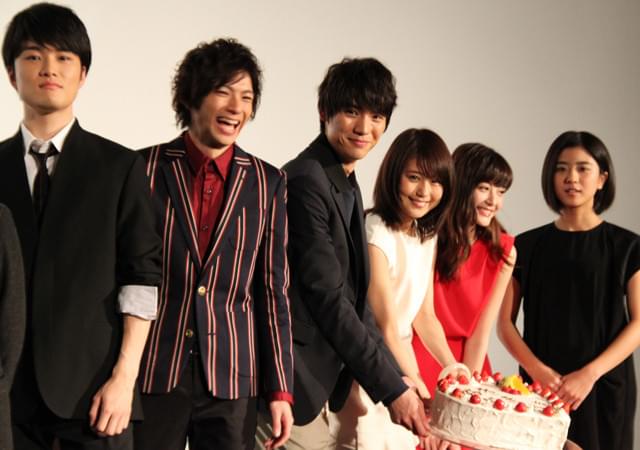 福士蒼汰、ホワイトデーに手作りケーキ！有村架純の感激ぶりにガッツポーズ