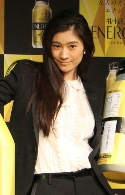 新CM発表会に出席した篠原涼子