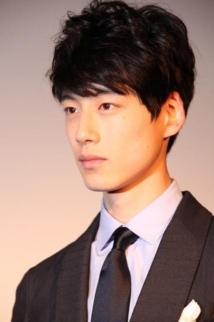 坂口健太郎、ウーマン村本の銀幕デビュー作「まだ見ていない」に苦笑い