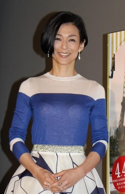 鈴木保奈美、櫻井翔も驚く嵐ファンぶりを告白「かなり歌います」