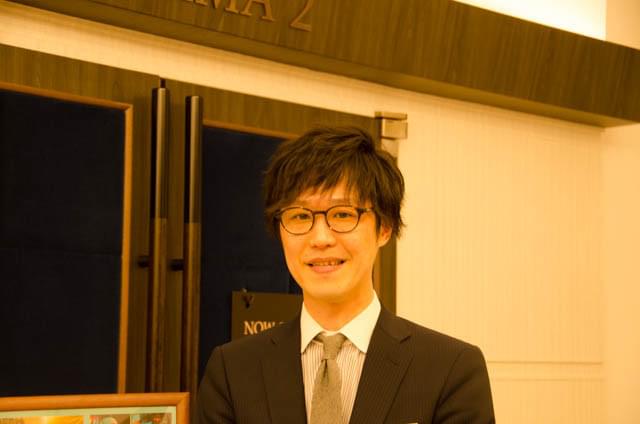 はにかんだ笑顔も素敵な支配人・田川尚史さん