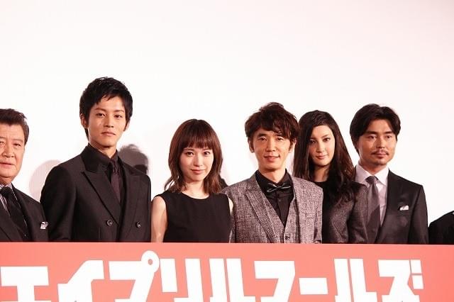 戸田恵梨香は三つ子？松坂桃李が歌手デビュー？「エイプリルフールズ」キャストが嘘つき合戦