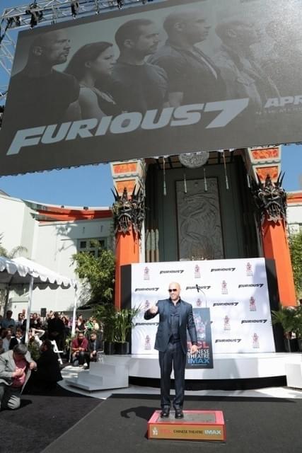 「ワイルド・スピード」ビン・ディーゼル、ハリウッド“282人目の手形＆足型”に大感激！