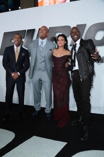 「ワイルド・スピード」ビン・ディーゼル、ハリウッド“282人目の手形＆足型”に大感激！