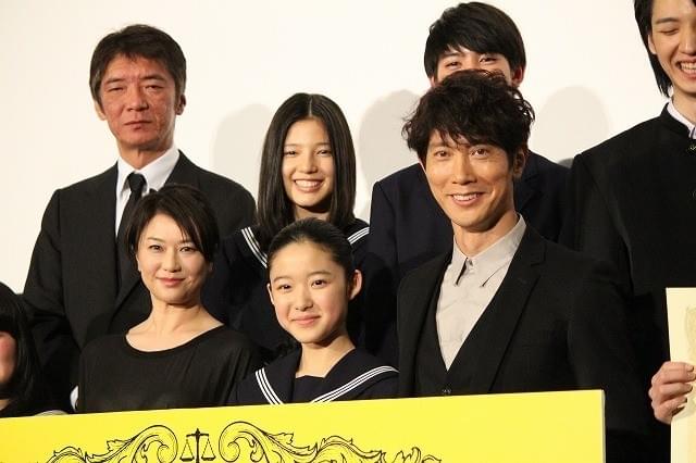 藤野涼子「ソロモンの偽証」完結編初日に大粒の涙 卒業証書＆花束が授与