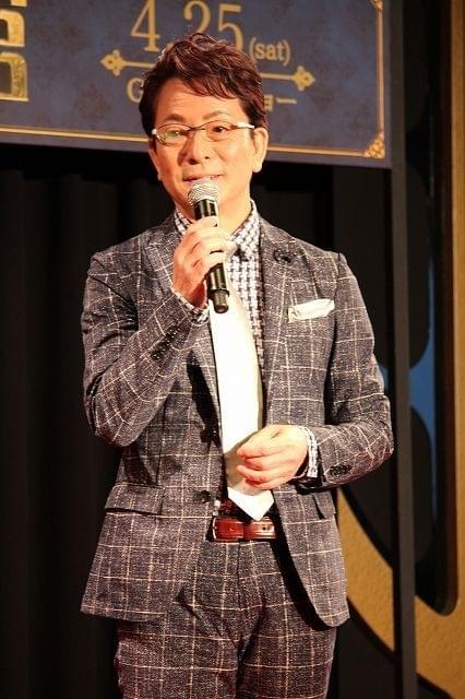 「王妃の館」で奇抜な服装＆髪型の小説家を演じた水谷豊「この格好はパリでうけた」