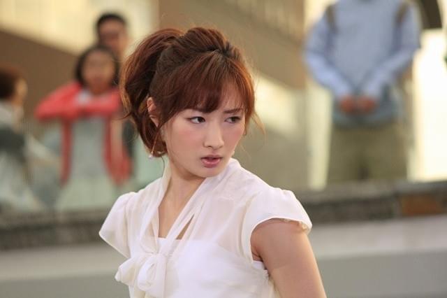 武田梨奈、“全身タイツ隊”相手にアクションシーンを生披露！