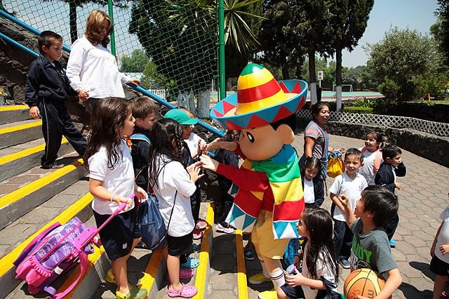 しんちゃん、メキシコ上陸 現地の学校でプレミア上映会
